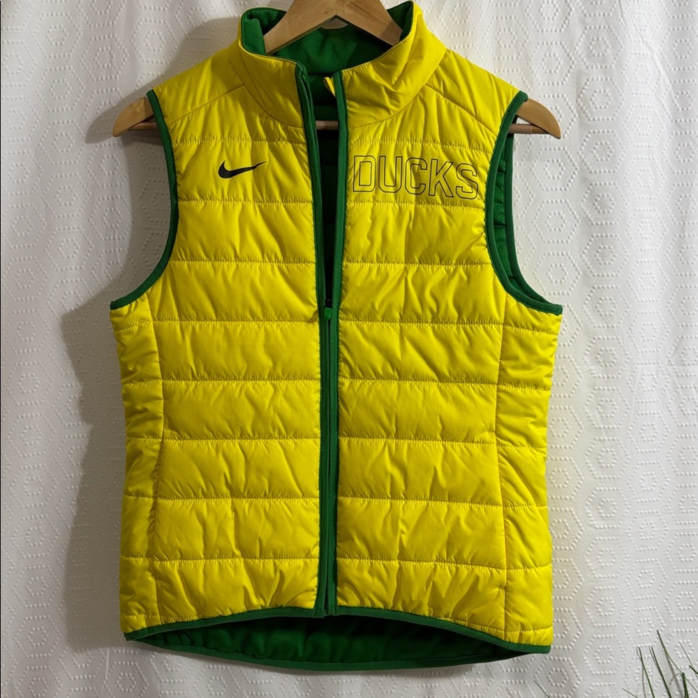 Nike Oregon Ducks Reversable Vest Size medium puffer